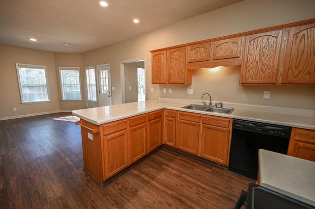 548 WESLEY WOODS DR, Memphis, TN 38018