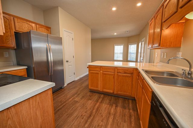 548 WESLEY WOODS DR, Memphis, TN 38018