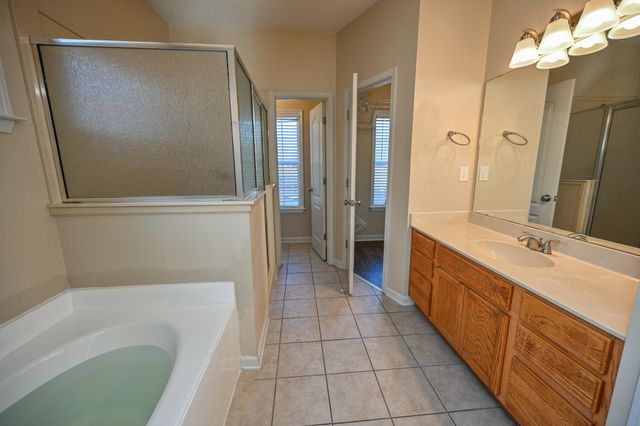 548 WESLEY WOODS DR, Memphis, TN 38018