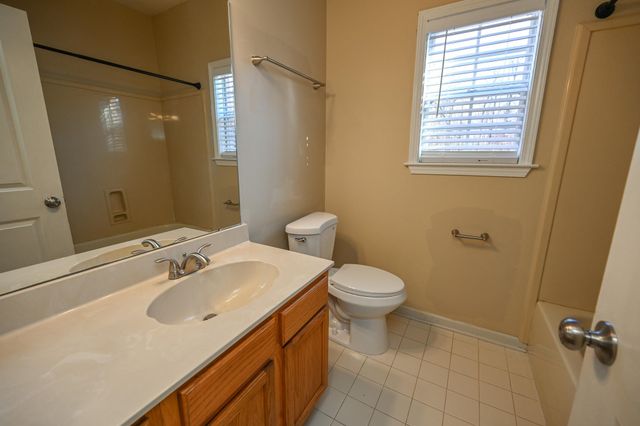 548 WESLEY WOODS DR, Memphis, TN 38018