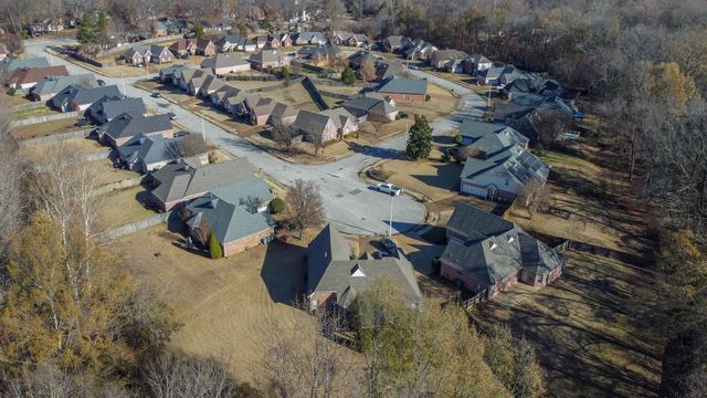 548 WESLEY WOODS DR, Memphis, TN 38018