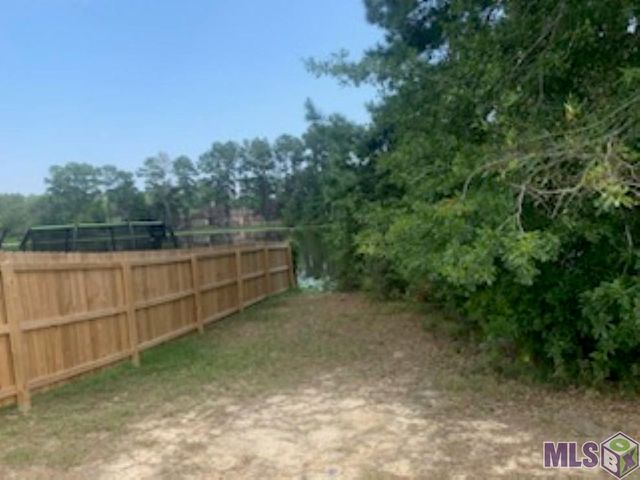 12542 N Lakeshore Dr, Walker, LA 70785
