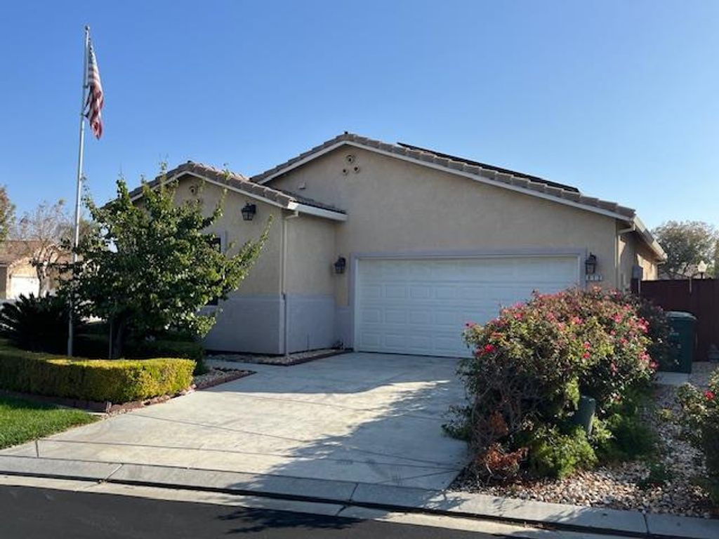 Image 2 of property listing at 812 Via Rosa, Los Banos, CA 93635