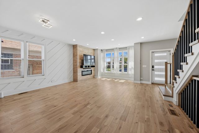 3842 W 108th Place, Chicago, IL 60655