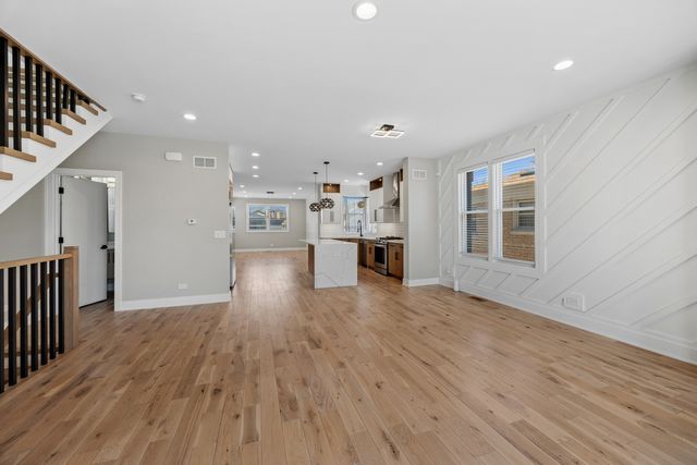 3842 W 108th Place, Chicago, IL 60655