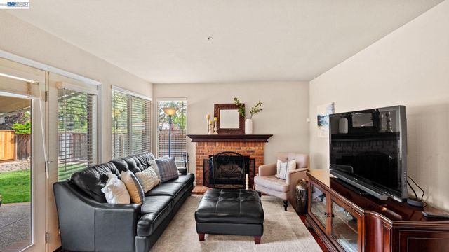 1045 Hollice Ln, Livermore, CA 94550