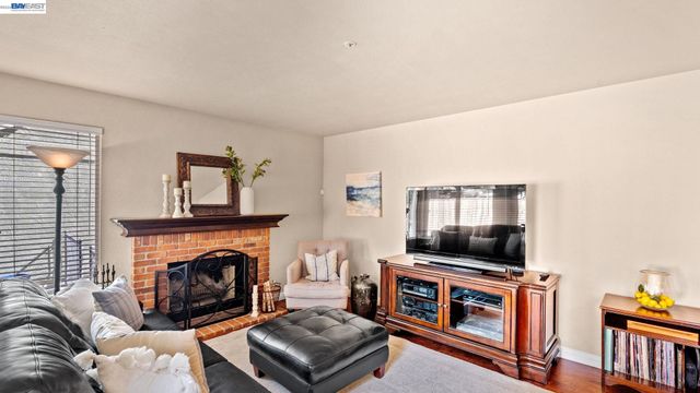 1045 Hollice Ln, Livermore, CA 94550