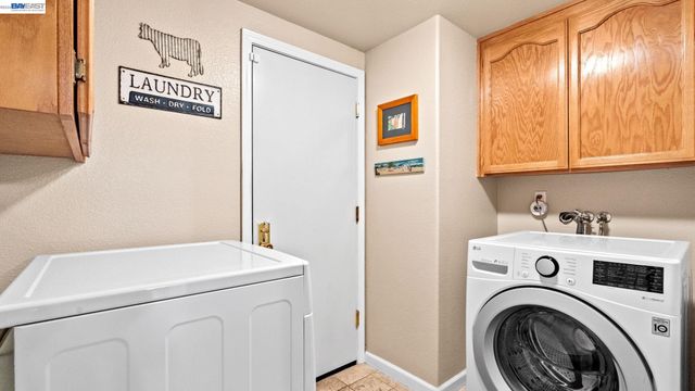 1045 Hollice Ln, Livermore, CA 94550