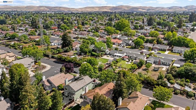 1045 Hollice Ln, Livermore, CA 94550