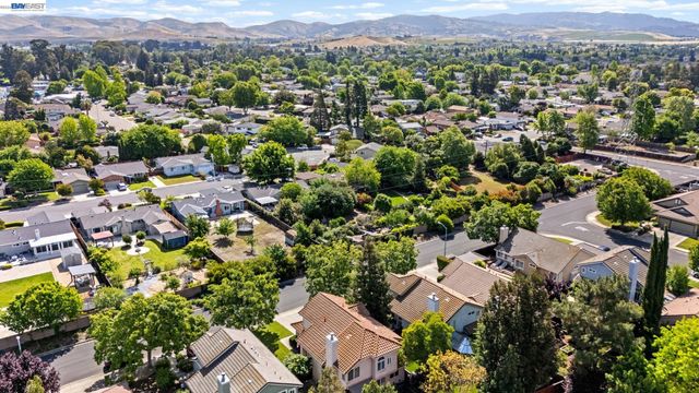 1045 Hollice Ln, Livermore, CA 94550
