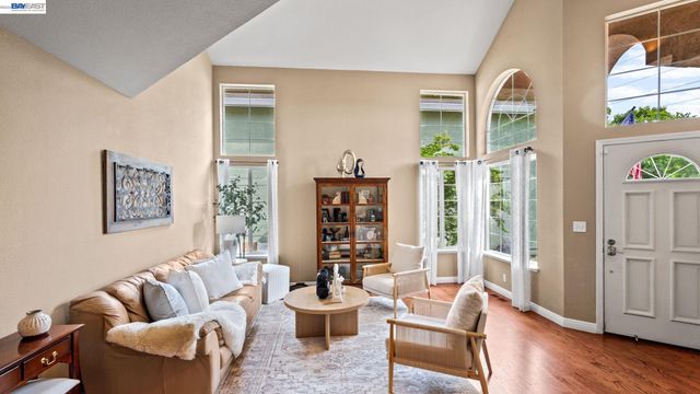 1045 Hollice Ln, Livermore, CA 94550