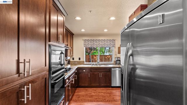 1045 Hollice Ln, Livermore, CA 94550