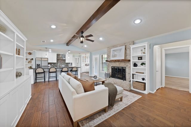 1615 Cresthaven Drive, Pantego, TX 76013