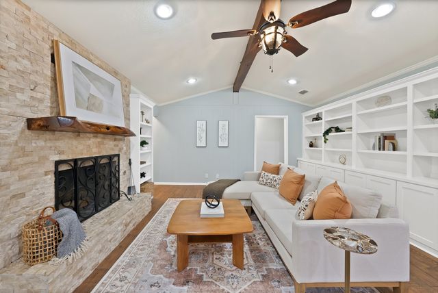 1615 Cresthaven Drive, Pantego, TX 76013