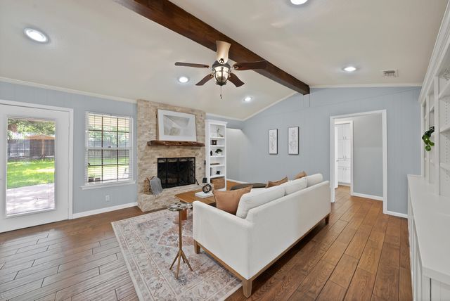 1615 Cresthaven Drive, Pantego, TX 76013