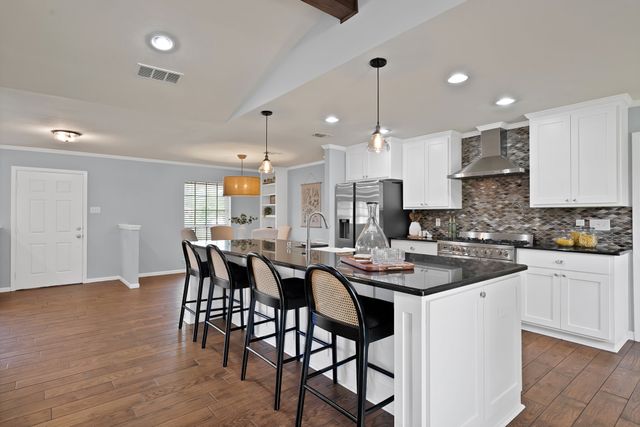 1615 Cresthaven Drive, Pantego, TX 76013
