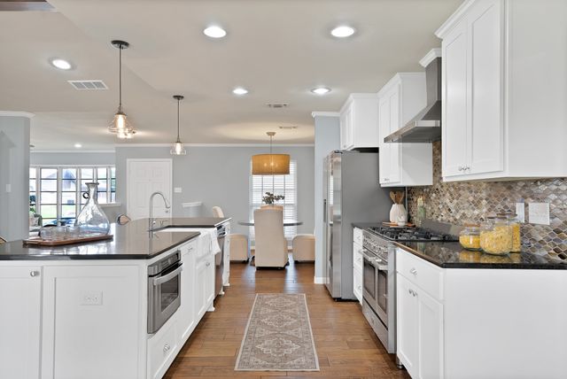 1615 Cresthaven Drive, Pantego, TX 76013