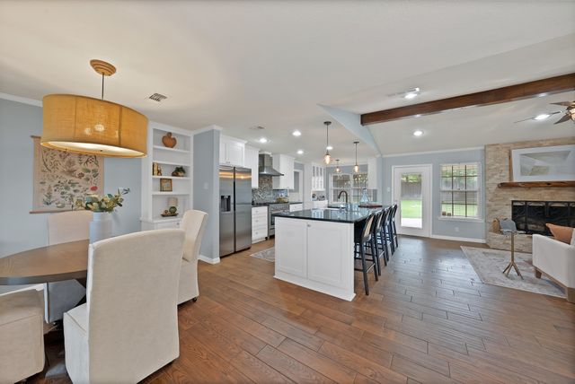 1615 Cresthaven Drive, Pantego, TX 76013