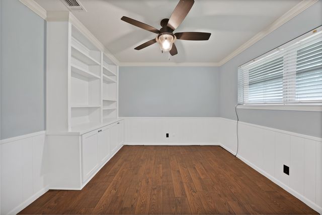 1615 Cresthaven Drive, Pantego, TX 76013