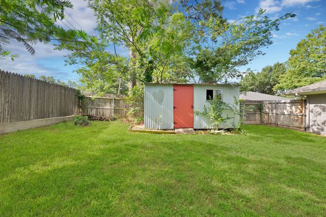 1615 Cresthaven Drive, Pantego, TX 76013