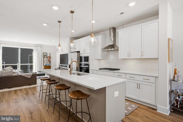 105 GLASS LN, Baltimore, MD 21230