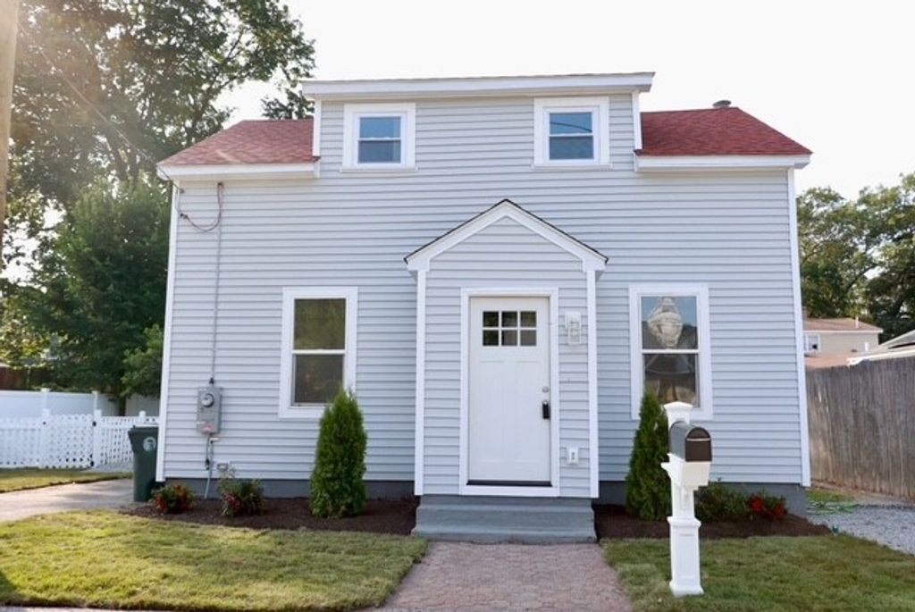 13 Lakeview Drive, Smithfield, RI 02828