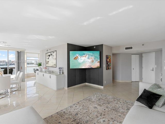 19195 NE 36th Ct 1010, Aventura, FL 33180