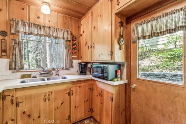 404 Hillside, Lake Arrowhead, CA 92352