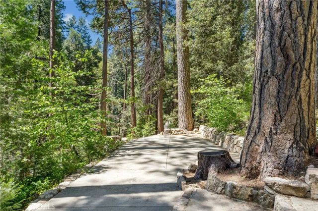 404 Hillside, Lake Arrowhead, CA 92352
