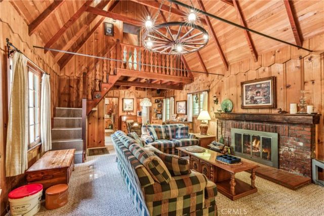 404 Hillside, Lake Arrowhead, CA 92352