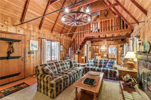 404 Hillside, Lake Arrowhead, CA 92352