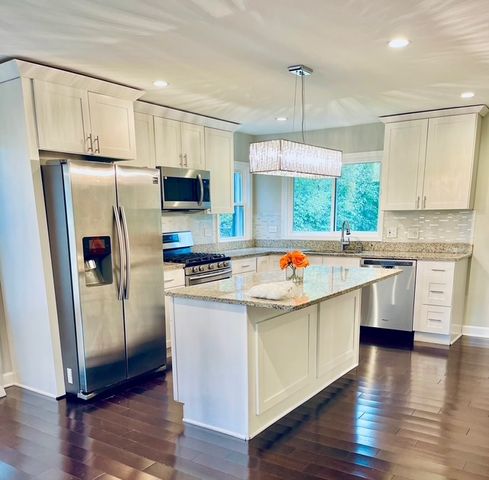 2930 Dundee Road, Northbrook, IL 60062