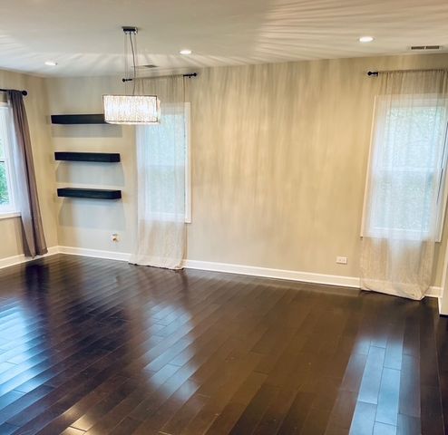 2930 Dundee Road, Northbrook, IL 60062