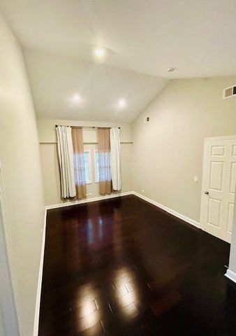 2930 Dundee Road, Northbrook, IL 60062