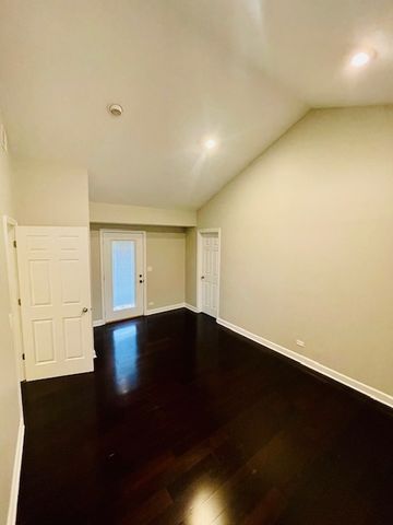 2930 Dundee Road, Northbrook, IL 60062