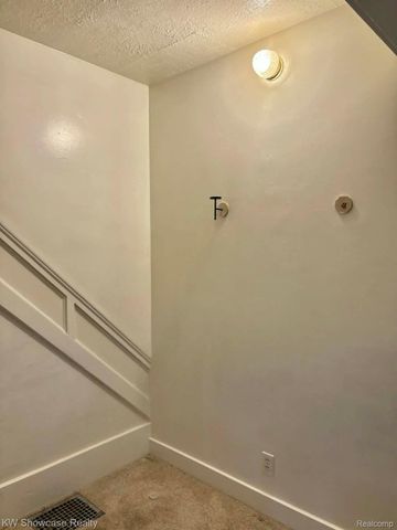 22 Augusta Avenue, Pontiac, MI 48341