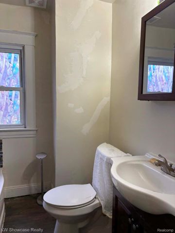 22 Augusta Avenue, Pontiac, MI 48341