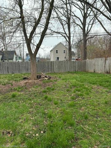 22 Augusta Avenue, Pontiac, MI 48341