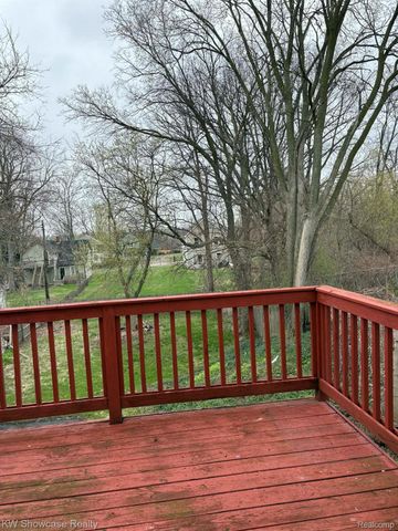 22 Augusta Avenue, Pontiac, MI 48341