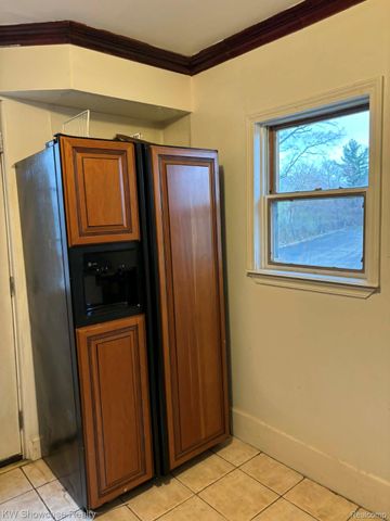 22 Augusta Avenue, Pontiac, MI 48341