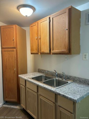 22 Augusta Avenue, Pontiac, MI 48341