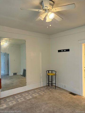22 Augusta Avenue, Pontiac, MI 48341