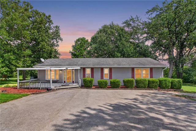 21405 S Harper Road, Peculiar, MO 64078