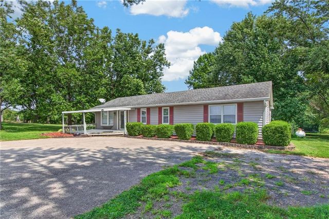 21405 S Harper Road, Peculiar, MO 64078