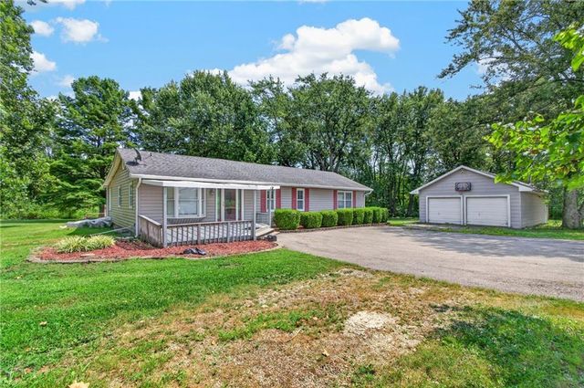 21405 S Harper Road, Peculiar, MO 64078