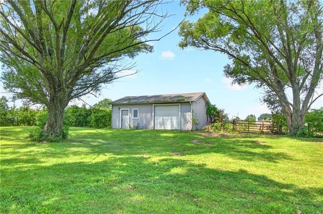 21405 S Harper Road, Peculiar, MO 64078