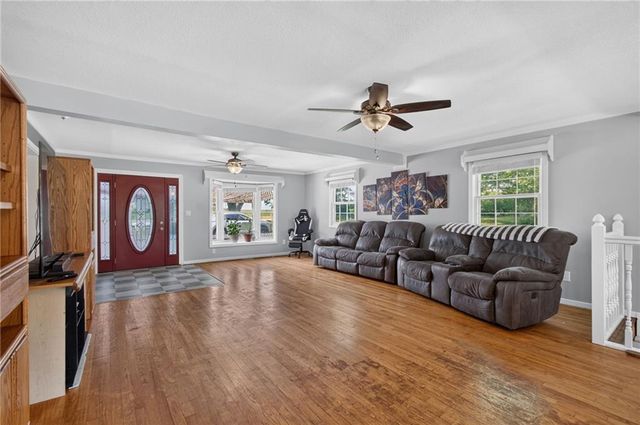 21405 S Harper Road, Peculiar, MO 64078