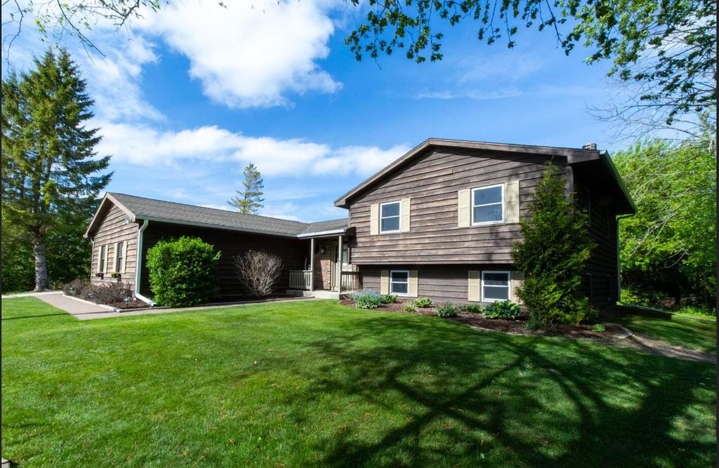 3425 N 8th STREET, Sheboygan, WI 53083