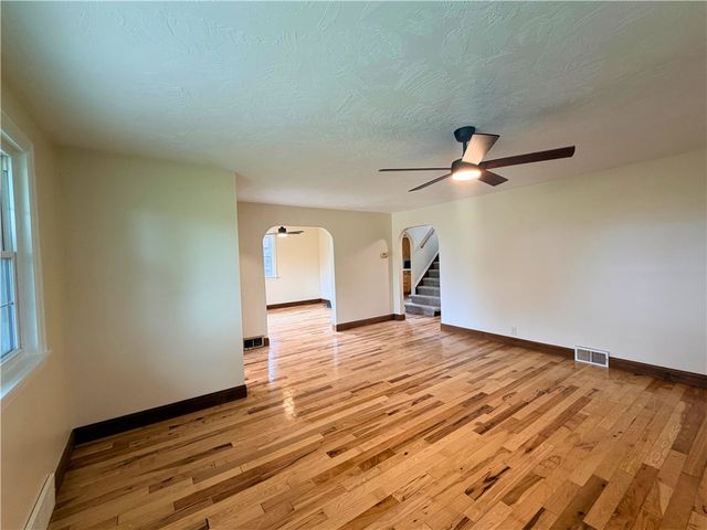 1166 N Main St, South Strabane, PA 15301