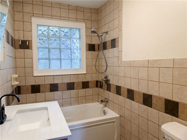 1166 N Main St, South Strabane, PA 15301